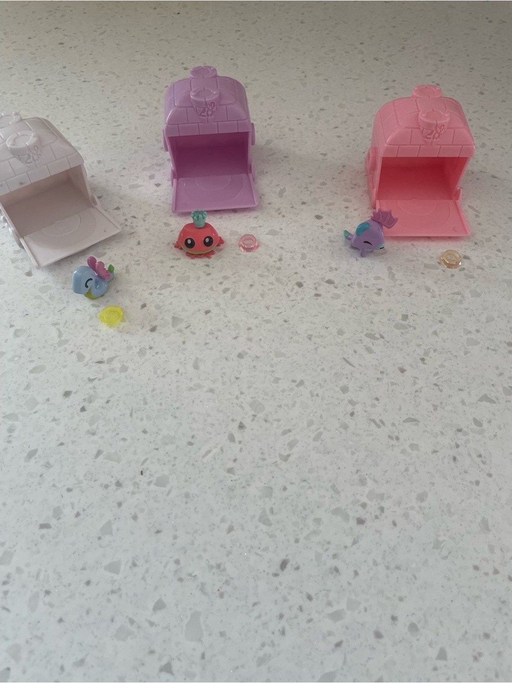 Animal Jam - Set of 3 houses, animals and bowls